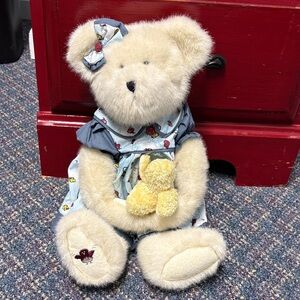 Boyds Bears Robin T. Tweeter with Goldie from the Best Dressed collection